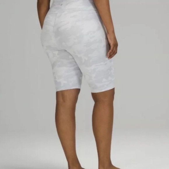 Lululemon Wunder Under HR Shorts 10" Ribbed Luxtreme Size 10 Gray Camo‎ - Picture 1 of 10